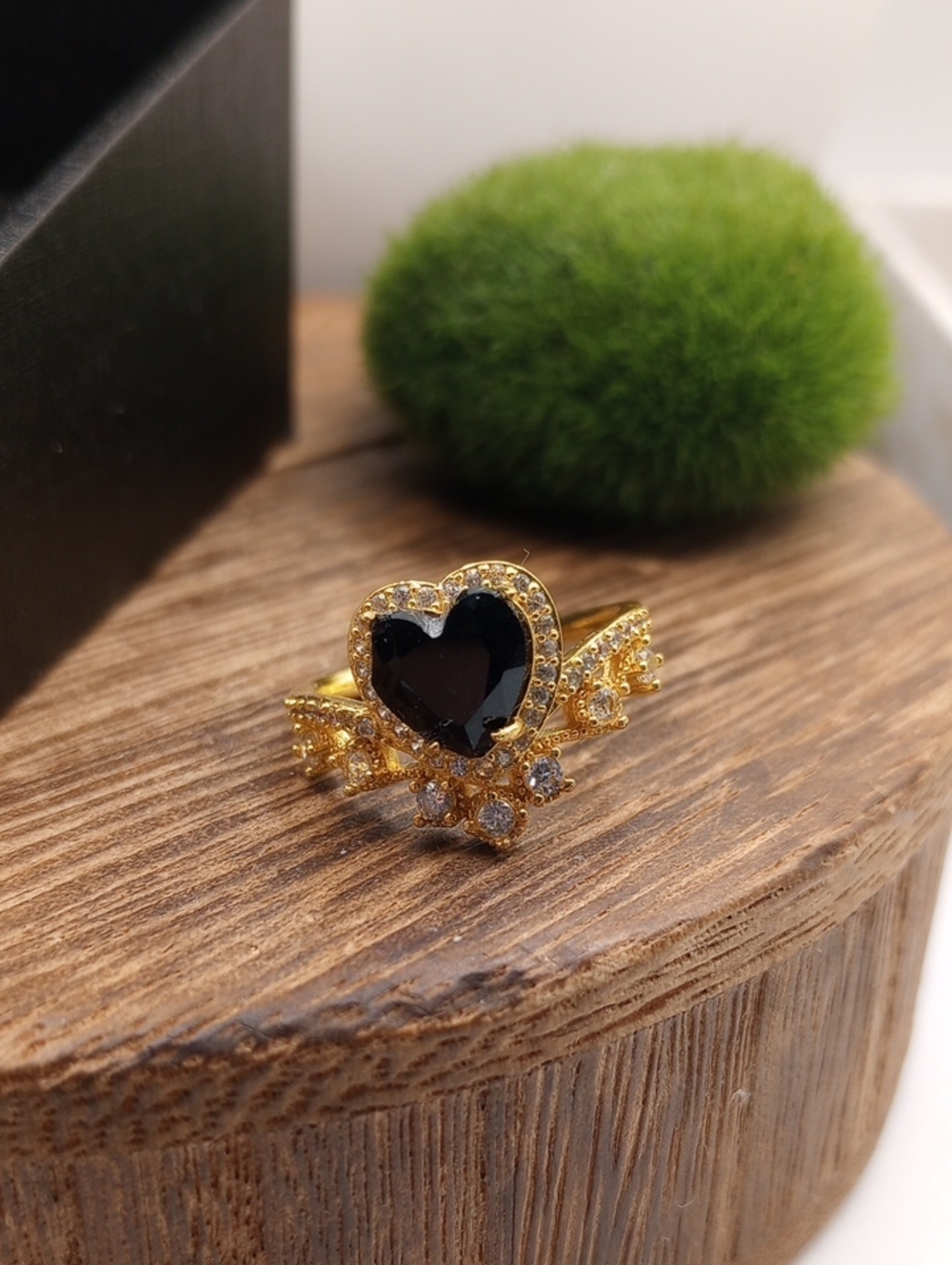 Bomb Party Midnight Crystal Black Heart Gem Ring 💍 Size 7 R304